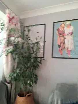 Snapshot of JulianJ50 chatting on 12/04/25, 01:09 JulianJ50 online show from 12/04/25, 01:09