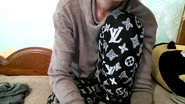 Snapshot of DennisXCaroll chatting on 10/19/25, 07:31 DennisXCaroll online show from 10/19/25, 07:31