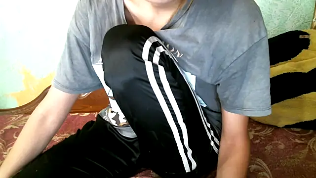 Snapshot of DennisXCaroll chatting on 12/16/25, 07:46 DennisXCaroll online show from 12/16/25, 07:46