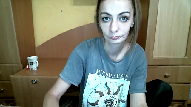 Snapshot of DennisXCaroll chatting on 12/17/25, 08:09 DennisXCaroll online show from 12/17/25, 08:09