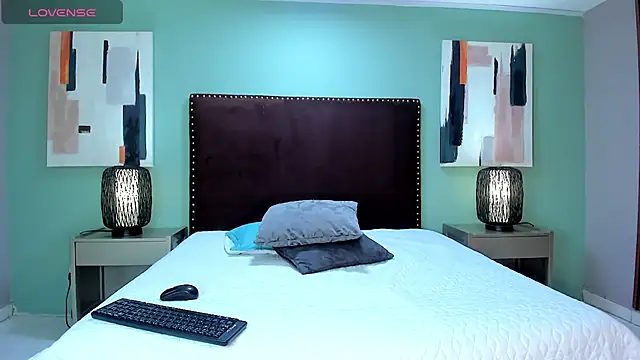 Nahiajhonson  online show from 02/14/25, 12:14