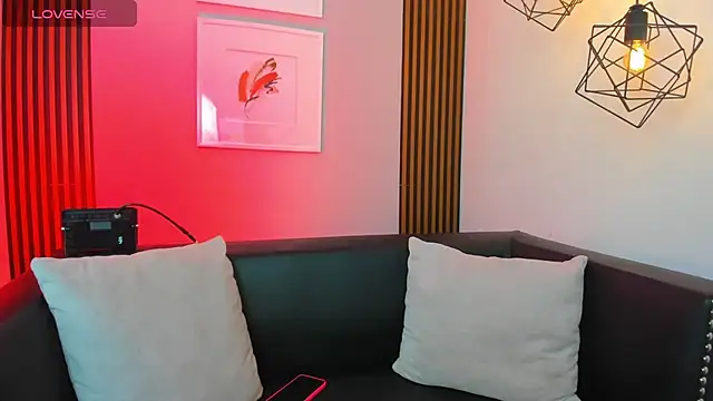 Nahiajhonson  online show from 03/28/26, 12:27