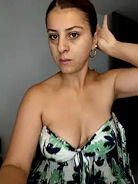 Nahiajhonson  online show from 07/11/26, 11:24