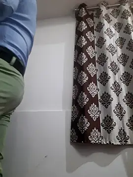 Snapshot of Guyinshortss chatting on 02/23/26, 07:00 Guyinshortss online show from 02/23/26, 07:00