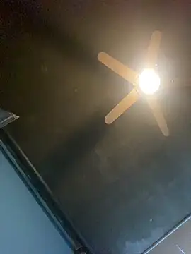 Snapshot of QUE__ZZZ chatting on 09/17/25, 11:45 QUE ZZZ online show from 09/17/25, 11:45