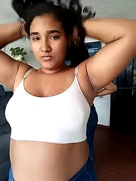 Snapshot of samanthaeliott22 chatting on 03/21/25, 09:23 samanthaeliott22 online show from 03/21/25, 09:23