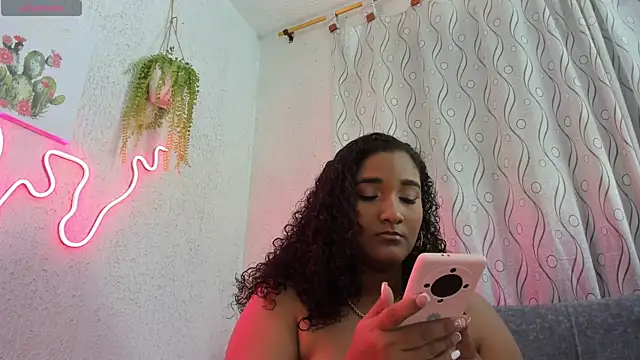 Snapshot of samanthaeliott22 chatting on 10/03/25, 03:03 samanthaeliott22 online show from 10/03/25, 03:03