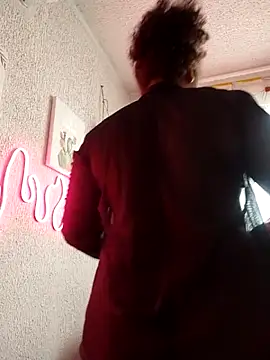 Snapshot of samanthaeliott22 chatting on 10/12/25, 05:12 samanthaeliott22 online show from 10/12/25, 05:12