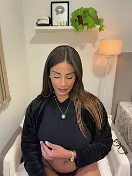 Brownfitbabyy online show from 07/14/26, 12:22