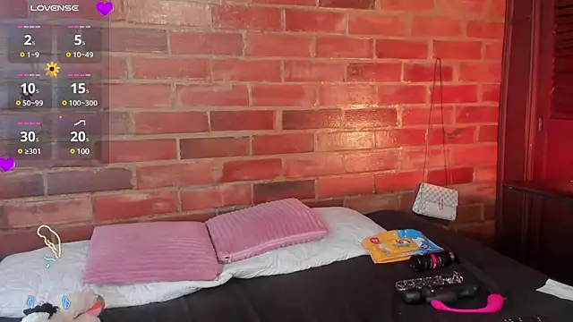 Snapshot of crystalvazquez chatting on 02/09/25, 01:46 crystalvazquez online show from 02/09/25, 01:46