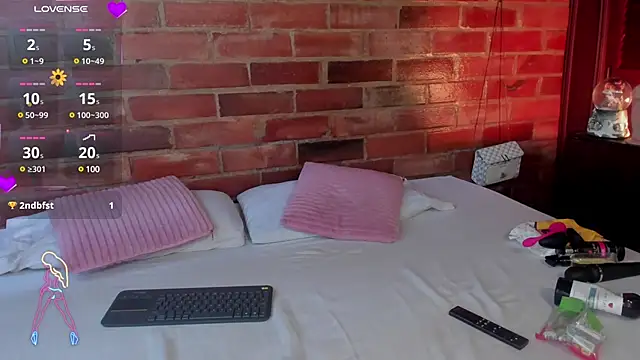 Snapshot of crystalvazquez chatting on 02/28/25, 04:42 crystalvazquez online show from 02/28/25, 04:42