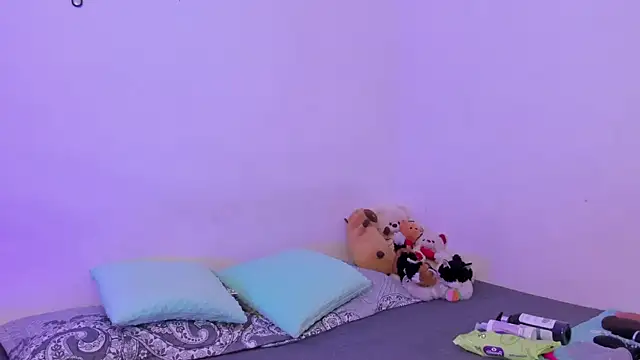 Snapshot of crystalvazquez chatting on 10/19/25, 01:45 crystalvazquez online show from 10/19/25, 01:45