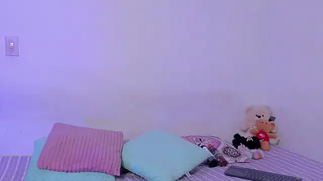 Snapshot of crystalvazquez chatting on 10/24/25, 03:30 crystalvazquez online show from 10/24/25, 03:30