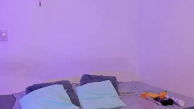 Snapshot of crystalvazquez chatting on 11/04/25, 12:04 crystalvazquez online show from 11/04/25, 12:04