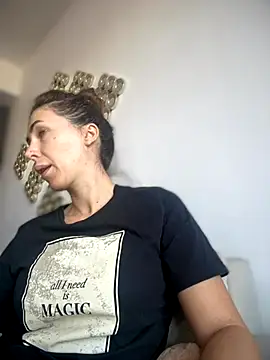 RaquelleDevon online show from 10/28/25, 11:14