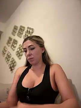 RaquelleDevon online show from 01/07/26, 05:48