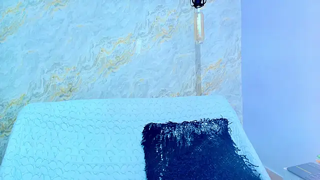 Mia candy 0 online show from 12/02/25, 12:10