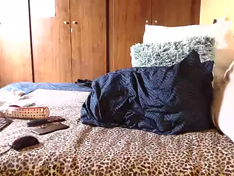 LONGBLKCLIT36 online show from 04/11/26, 11:03