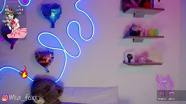 Mia foxx  online show from 02/08/25, 12:06