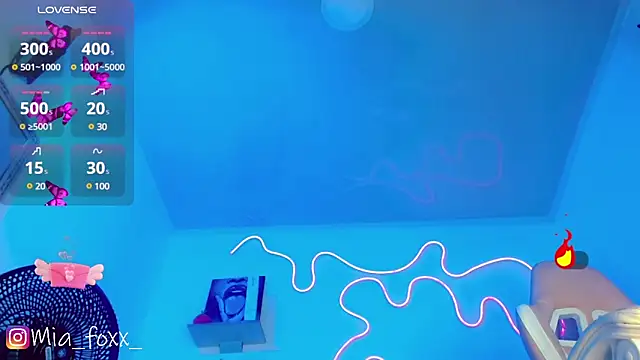 Mia foxx  online show from 03/01/25, 12:17