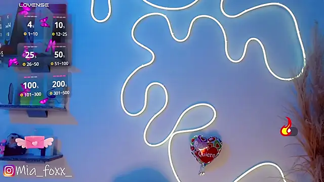 Mia foxx  online show from 03/04/25, 12:07