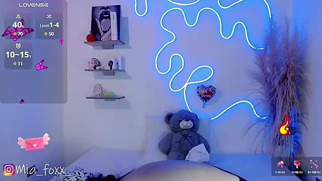 Mia foxx  online show from 03/13/25, 03:11