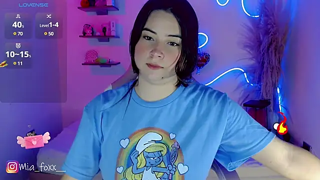 Mia foxx  online show from 03/17/25, 09:13