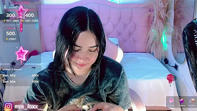 Mia foxx  online show from 10/05/25, 10:07