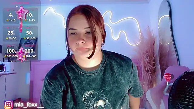 Mia foxx  online show from 10/12/25, 09:03