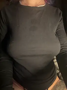 Snapshot of indie-rayne chatting on 03/01/25, 02:04 indie-rayne online show from 03/01/25, 02:04