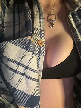 Snapshot of indie-rayne chatting on 03/16/25, 05:28 indie-rayne online show from 03/16/25, 05:28