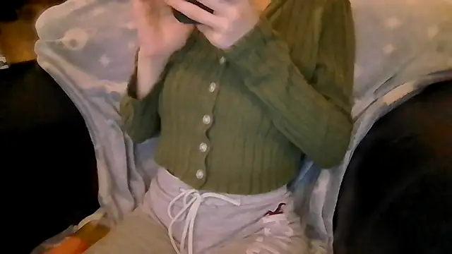 Snapshot of indie-rayne chatting on 01/15/26, 09:40 indie-rayne online show from 01/15/26, 09:40