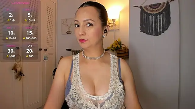 anaruiz  online show from 04/18/26, 12:36