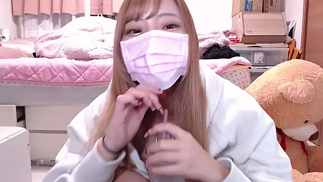 Snapshot of _chanMOMO_ chatting on 01/03/25, 07:38 chanMOMO online show from 01/03/25, 07:38