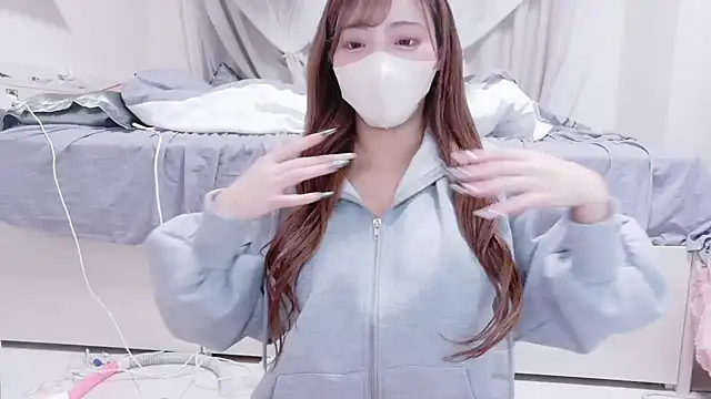 Snapshot of _chanMOMO_ chatting on 10/07/25, 03:42 chanMOMO online show from 10/07/25, 03:42