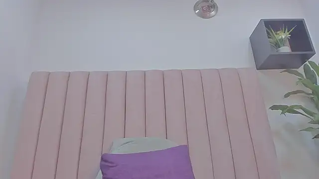 Snapshot of camila__herrera chatting on 03/19/25, 12:34 camila herrera online show from 03/19/25, 12:34