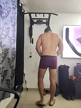 Snapshot of LatinMar chatting on 10/29/25, 12:29 LatinMar online show from 10/29/25, 12:29