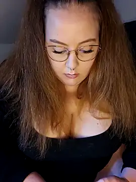  Julie x online show from 10/25/25, 09:39