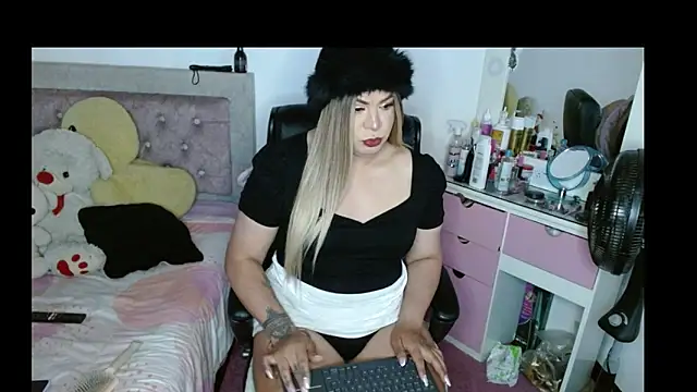 kim hot69  online show from 11/16/25, 12:22