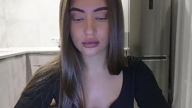 Snapshot of Cinderella____ chatting on 02/14/25, 03:47 Cinderella online show from 02/14/25, 03:47