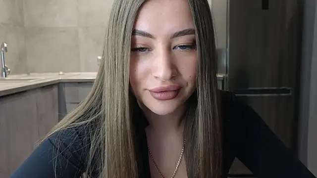 Snapshot of Cinderella____ chatting on 02/21/25, 10:37 Cinderella online show from 02/21/25, 10:37