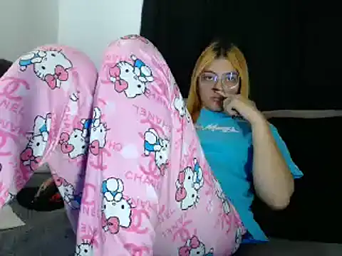 lessliee22  online show from 03/03/25, 02:26