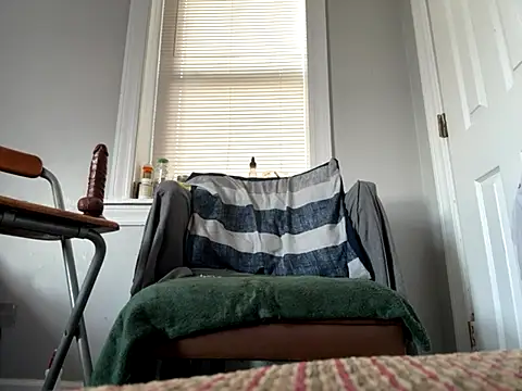 Snapshot of ChiRaqb8 chatting on 09/28/25, 09:42 ChiRaqb8 online show from 09/28/25, 09:42