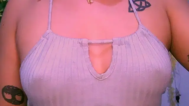 Snapshot of Crysrus chatting on 02/01/26, 01:15 Crysrus online show from 02/01/26, 01:15