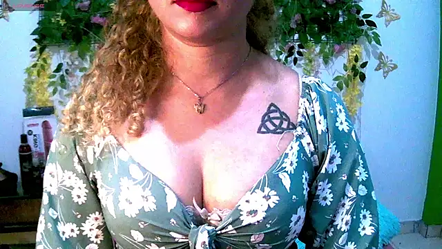 Snapshot of Crysrus chatting on 02/19/26, 01:34 Crysrus online show from 02/19/26, 01:34