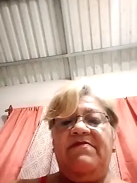 Madrastrahot69 online show from 10/02/25, 04:08