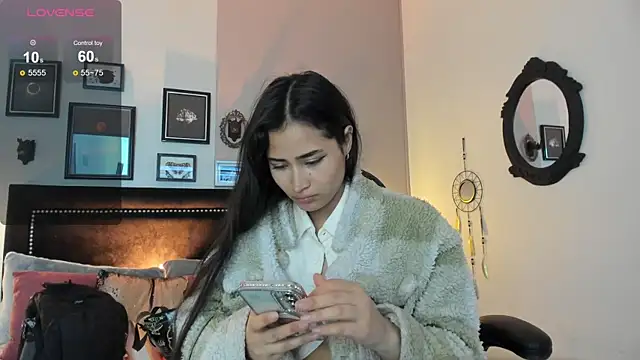 Snapshot of lara_madisson chatting on 09/12/25, 12:11 lara madisson online show from 09/12/25, 12:11