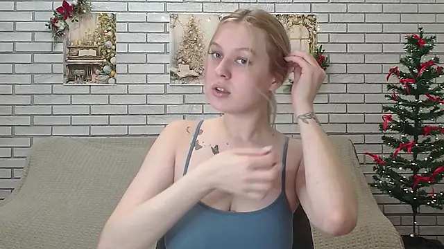 Snapshot of EmiliaDuchess chatting on 12/19/24, 08:34 EmiliaDuchess online show from 12/19/24, 08:34