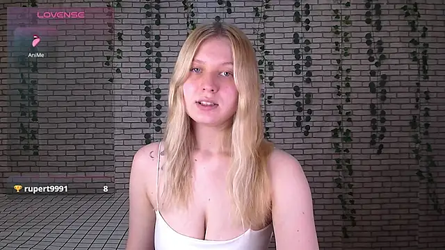 Snapshot of EmiliaDuchess chatting on 10/13/25, 09:53 EmiliaDuchess online show from 10/13/25, 09:53