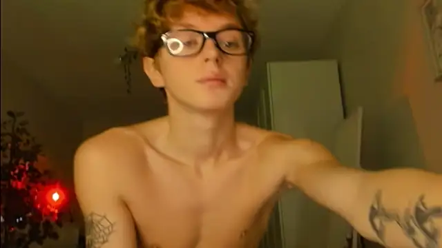 agelandreww online show from 12/22/25, 01:41